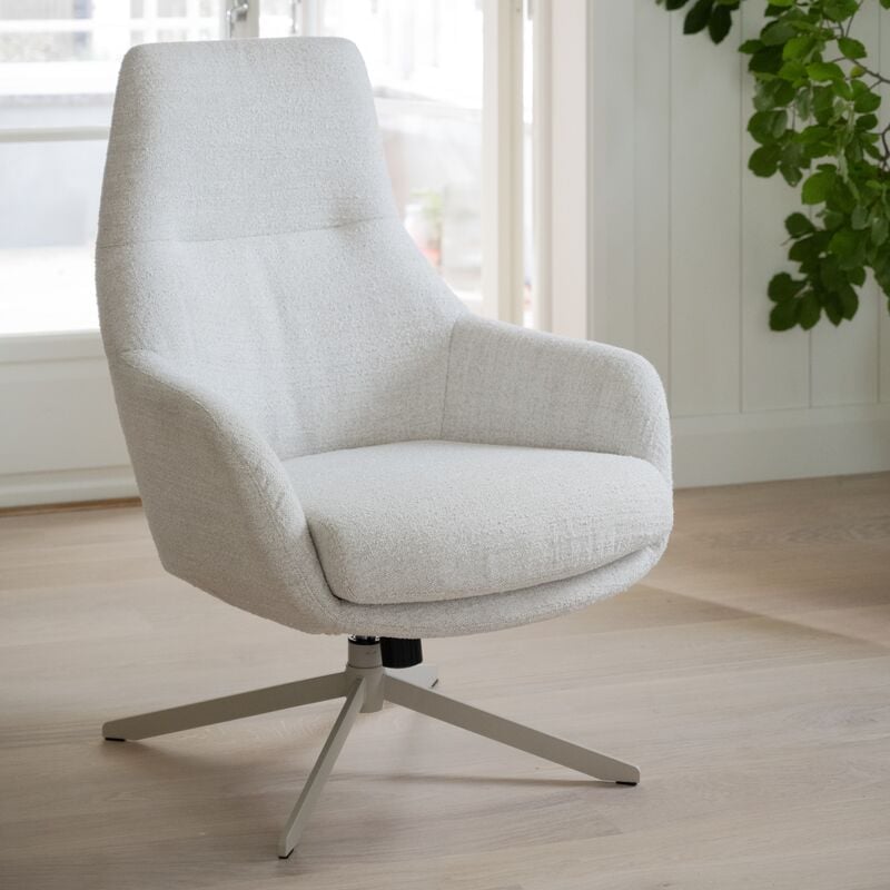 Rowico Home Conroe pyörivä nojatuoli vaalea beige Leigh 101